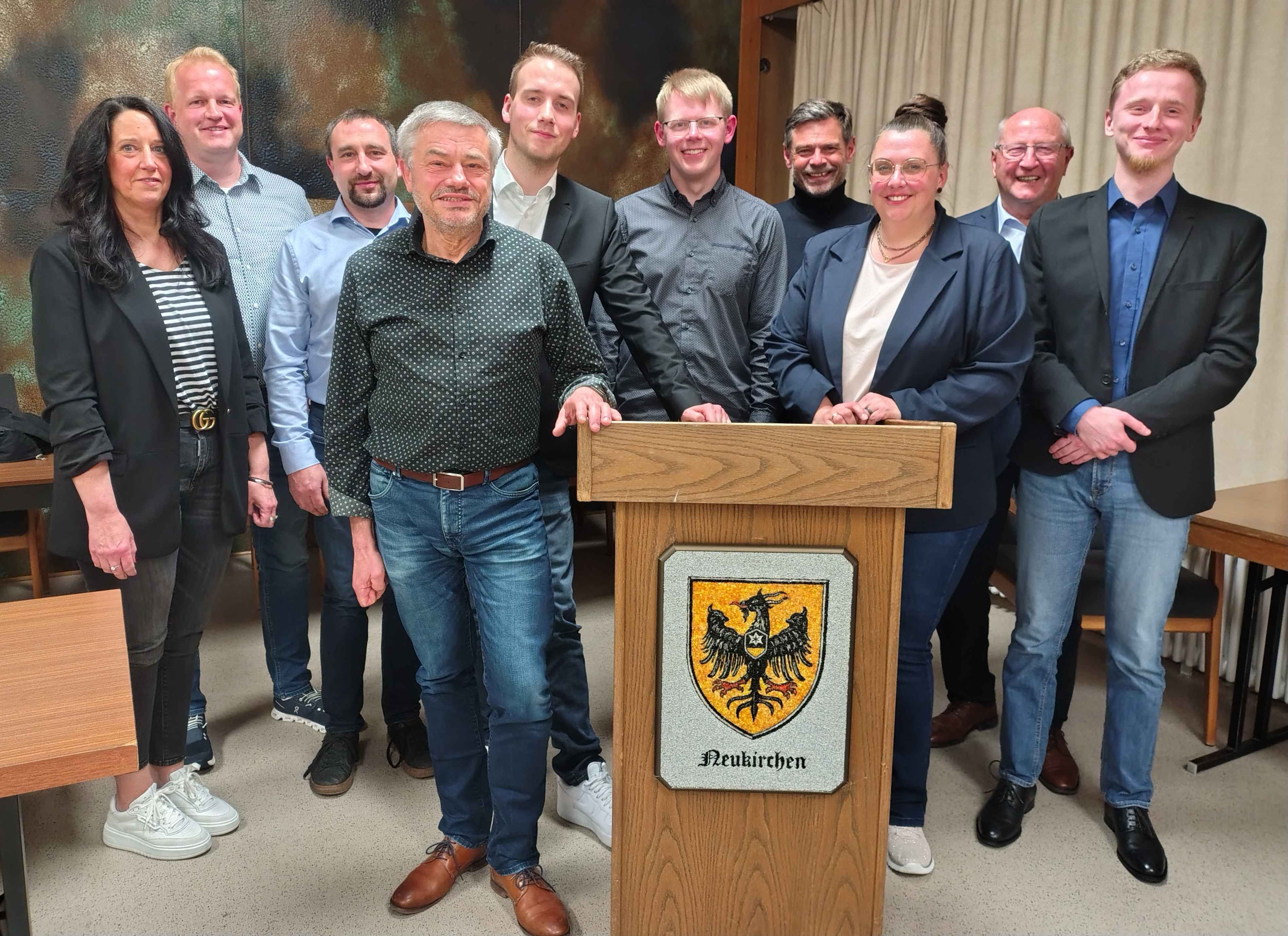 v.l. Carmen Falk, Arno G�mpel, Peter Itzenh�user, Bernd Gl�nzer, Nils Bernhardt,
Philipp Kessler, Dr. Lars Eisenhut, Caroline Ide, J�rgen Lepper, Raphael H�feld
